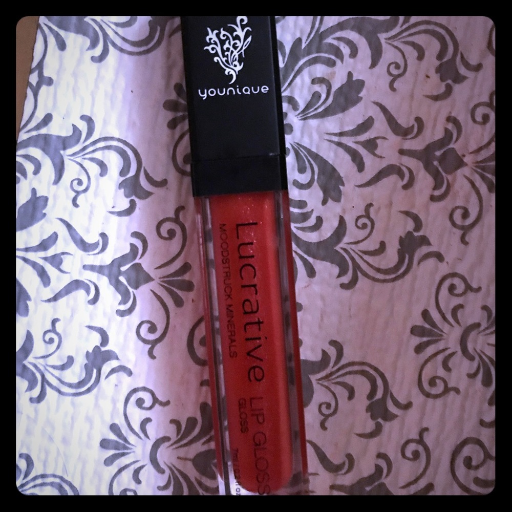 Younique lip gloss